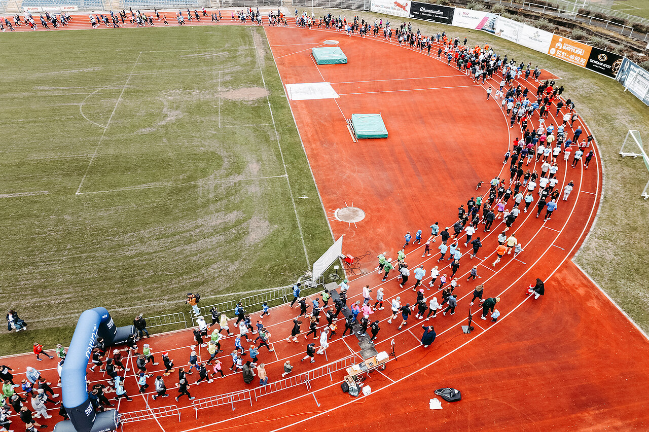 Advents-Spendenlauf im Stadion in Koblenz