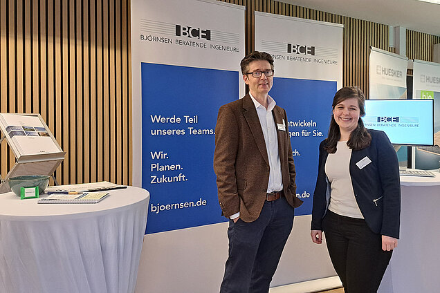 Unser Standteam: Dr. Sebastian Rubbert und Elena Brüggemeier 